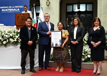 Presidente Bernardo Arévalo Hace 28 años Guatemala eligió la paz firme y duradera