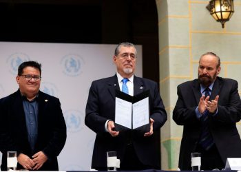 Presidente participó en acto de Disculpa Pública y reconocimiento a la trayectoria de María Alaíde Foppa Falla