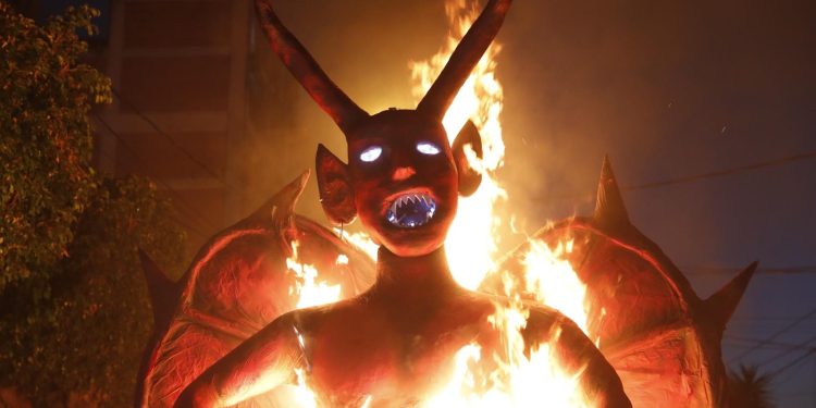 Salud pide realizar tradicional “quema del diablo” con responsabilidad y prevención