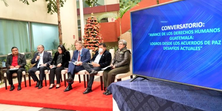 Realizan conversatorio sobre los logros y desafíos en materia de derechos humanos desde los Acuerdos de Paz