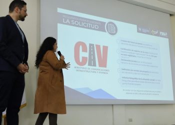 Personal del CIV imparte taller sobre la presentación de proyectos de obras viales a alcaldes y personal de la gobernación departamental de Baja Verapaz.