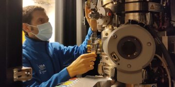 Microscopio electrónico TITAN3 volvió al Laboratorio de Microscopías Avanzadas (LMA) de la Universidad de Zaragoza, luego de una actualización.