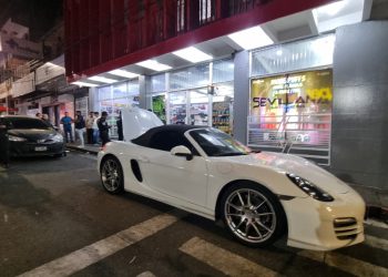 Vehículo, porsche con placas P-965FMX en el que se localizaron armas de fuego.