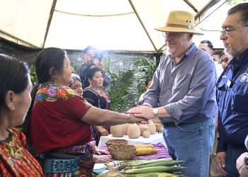 Con esta visita, el presidente Arévalo reafirmó su compromiso con el desarrollo rural y la promoción de proyectos que impulsen la economía local. / Foto: Álvaro Interiano