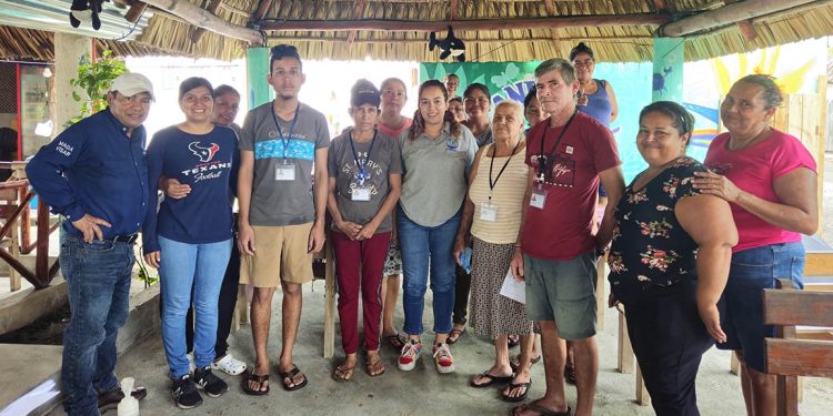 El objetivo principal de estas jornadas fue actualizar los datos de los trabajadores del mar. / Foto: MAGA