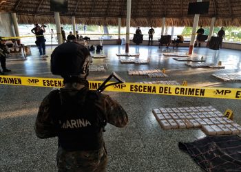 Marina de la Defensa Nacional, logró la incautación de 455 paquetes que contenían posibles sustancias ilícitas. / Foto: Ejército