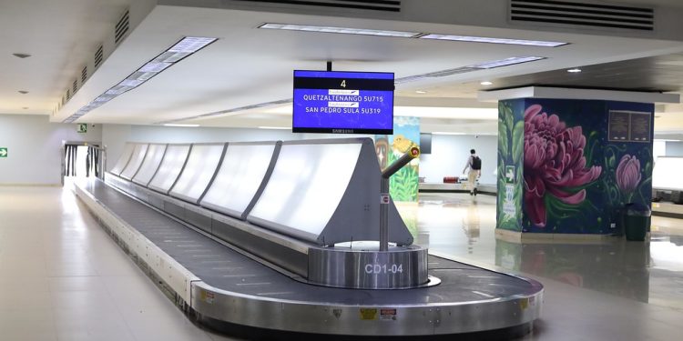 Presentan mejoras en el aeropuerto La Aurora. / Foto: CIV.