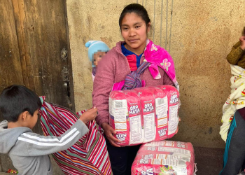 Entregan alimentos para ayudar a familias con niños con desnutrición. / Foto: MAGA.