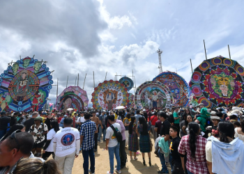 A la espera que elaboración de barriletes gigantes sean declarados Patrimonio Cultural Inmaterial por la Unesco. / Foto: Alex Jacinto.