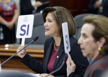 La vicepresidenta Karin Herrera presidió la cuarta sesión ordinaria del Consejo Nacional de Seguridad Alimentaria y Nutricional. / Foto: Dickens Zamora.