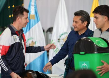 Las primeras municipalidades están accionando para clasificar los desechos de su región. / Foto: cortesía MARN.