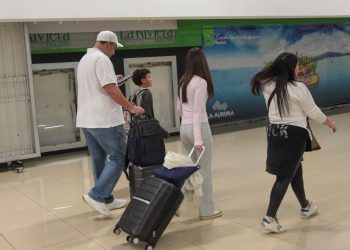 Para quienes viajan con niñas, niños o adolescentes durante las fiestas de fin de año, el IGM recuerda que es necesario presentar documentación adicional si uno o ambos padres no están presentes. / Foto IGM