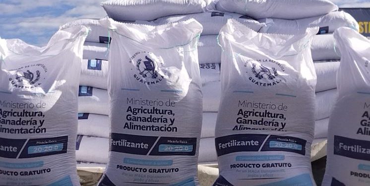 El MAGA hace un llamado a la ciudadanía para denunciar cualquier irregularidad, como el cobro indebido de dinero a cambio de la incorporación en los programas o la entrega de insumos, / Foto: MAGA