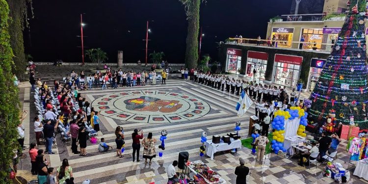 Clausuran Escuela Policial Vacacional 2024 en Petén