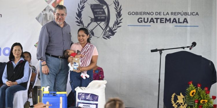 El bono campesino representa un paso concreto hacia el fortalecimiento de la agricultura familia. / Foto: Alvaro Interiano