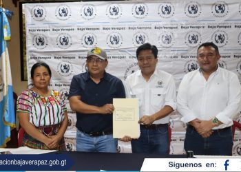 Firman 25 proyectos enfocados en mejorar la infraestructura vial en Baja Verapaz
