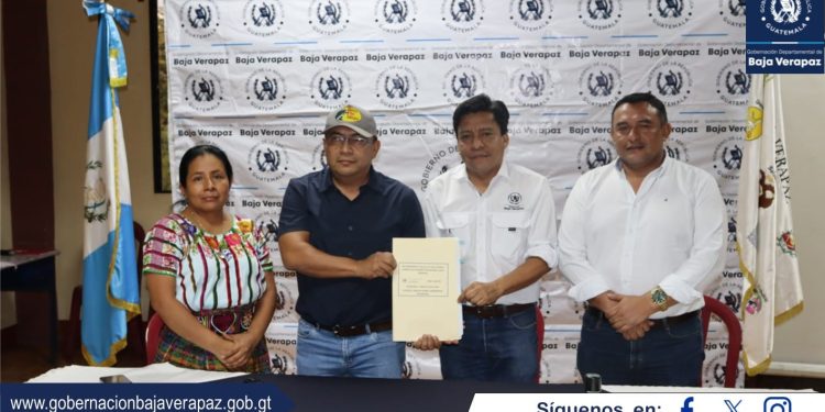 Firman 25 proyectos enfocados en mejorar la infraestructura vial en Baja Verapaz