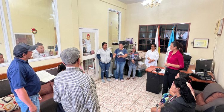 Reunión de trabajo para fortalecer acciones para el desarrollo educativo en Izabal