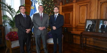 Presidentes de los organismos Judicial (izquierda), Ejecutivo (centro) y Legislativo (derecha). / Foto: Byron de la Cruz.