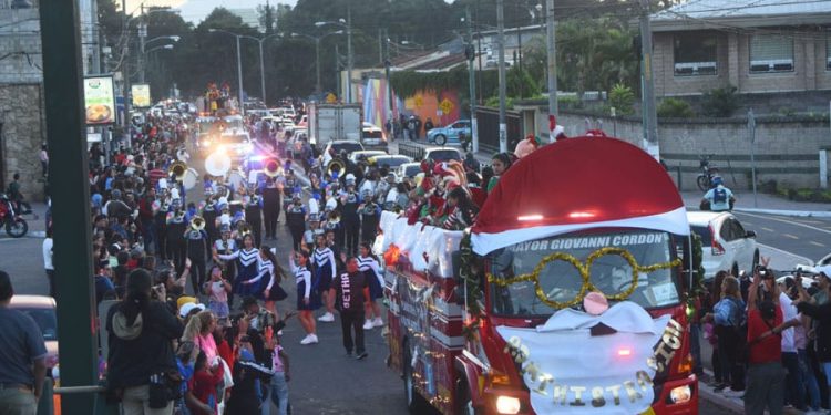 El Desfile Navideño 2024 de Bomberos Voluntarios