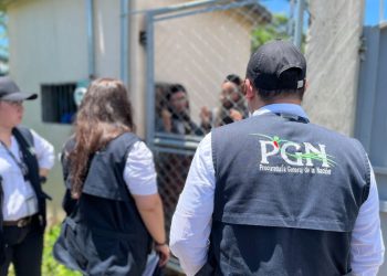 Durante el operativo, la PNA contó con el respaldo de diversas instituciones, para garantizar el respeto a los derechos de los involucrados. / Foto: PGN.