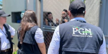 Durante el operativo, la PNA contó con el respaldo de diversas instituciones, para garantizar el respeto a los derechos de los involucrados. / Foto: PGN.