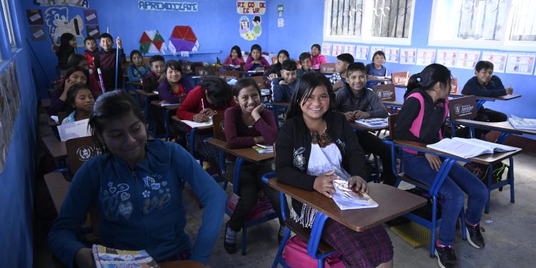 El Ministerio de Educación enfatizó que la educación pública es gratuita.
