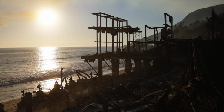 Cancillería mantiene número de emergencia para atender a guatemaltecos por incendios en Los Ángeles