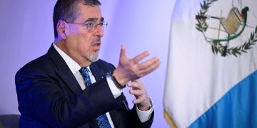 El presidente Bernardo Arévalo felicita al nuevo presidente de EE. UUl. Donald Trump, al asumir de nuevo la presidencia de ese país.