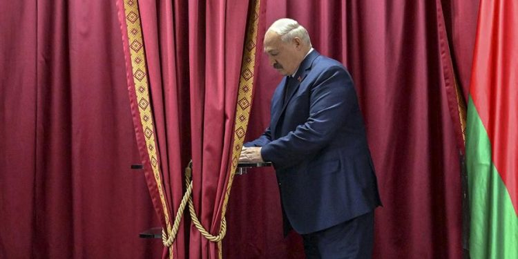 Alexander Lukashenko fue reelecto como presidente de Bielorrusia y estará en el poder hasta 2030. / Foto: EFE.