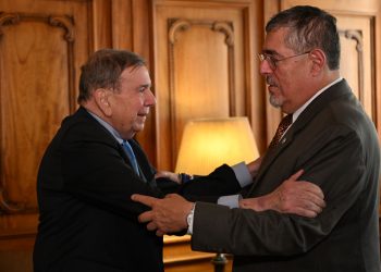 El presidente Bernardo Arévalo recibió el miércoles al líder opositor venezolano, Edmundo González, a quien le expresó su respaldo.