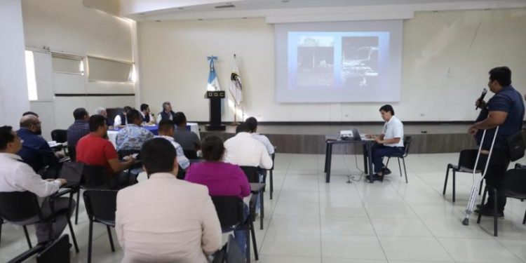 CIV escuchó demandas de comunitarios de Escuintla ante desbordamientos del río Coyolate. / Foto: CIV.