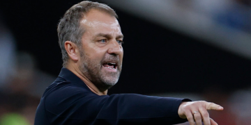 Hansi Flick le toma la medida al Madrid de Ancelotti