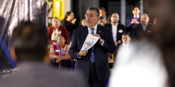 Presidente Arévalo apunta a la descentralización de la inversión pública para llevar desarrollo. / Foto: Alex Jacinto.