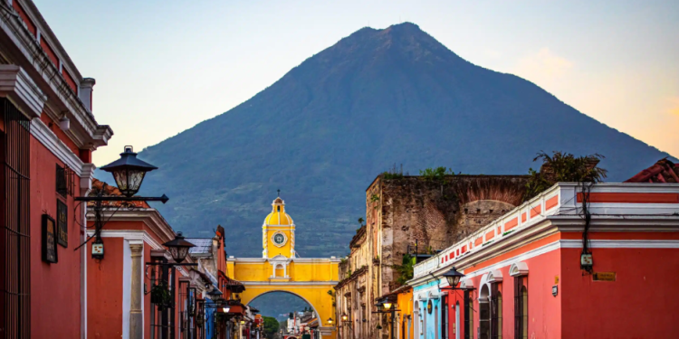El encanto de Antigua Guatemala sigue enamorando a miles