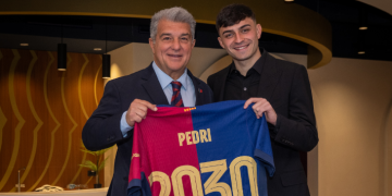Pedri renueva con el Barcelona hasta junio de 2030
