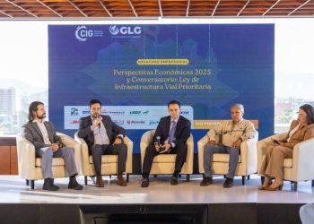 Conversatorio sobre Ley de Infraestructura Vial desarrollado recientemente. / Foto: CIV.