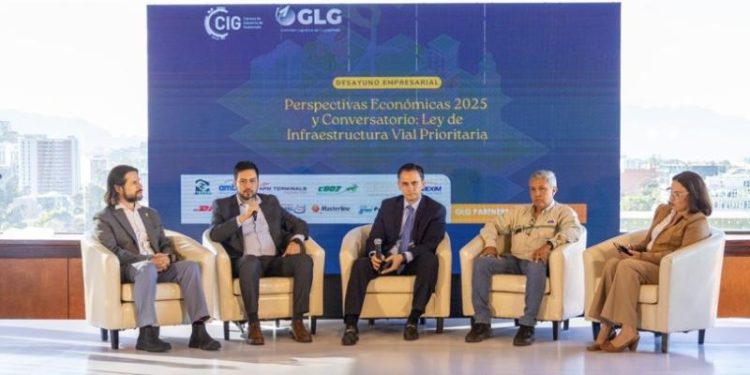 Conversatorio sobre Ley de Infraestructura Vial desarrollado recientemente. / Foto: CIV.