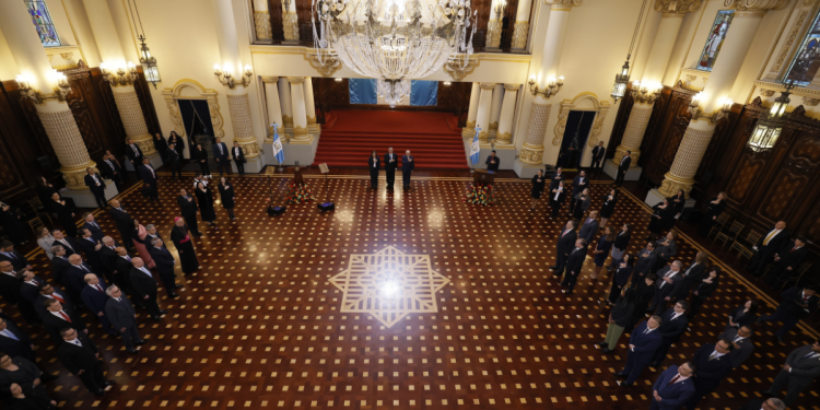 Presidente recibe saludo de Año Nuevo de comunidad internacional acreditada en Guatemala