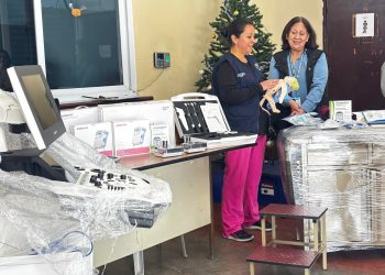 La Dirección Departamental de Redes Integradas de Servicios de Salud de Quetzaltenango entrega moderno equipo de atención en salud materno neonatal a cuatro unidades de servicio.