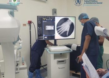 Vecinos de Izabal se benefician con la adquisición de moderno equipo médico para diagnóstico.