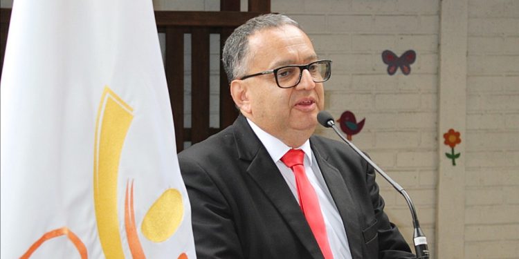 Edwin Estuardo Mejicanos Argüello juró como nuevo director general del Consejo Nacional de Adopciones. / Foto: CNA.