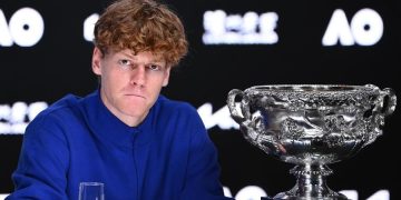 El tenista italiano Janik Sinner ofrece conferencia de prensa luego de ganar el Abierto de Australia 2025. / Foto: EFE.