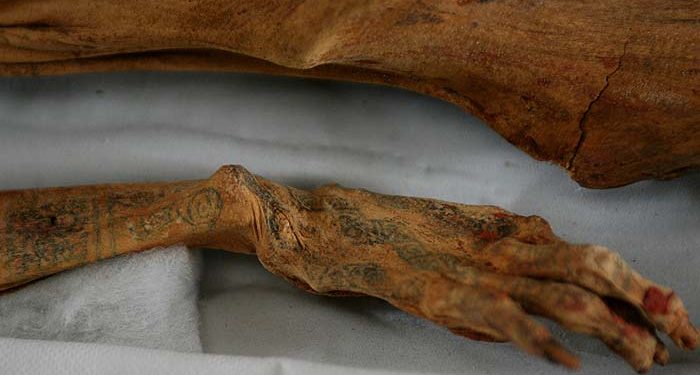 Grabados en momias peruanas demuestran técnica compleja y delicada. / Foto: Arqueología del Perú.