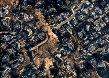 Vista de un serctor del área de Palisades, Los Ángeles, donde se originó el primero de los incendios este enero.