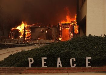 Incendios dejan muertos y desolación en Los Ángeles, Estados Unidos. / Foto: EFE.