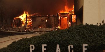 Incendios dejan muertos y desolación en Los Ángeles, Estados Unidos. / Foto: EFE.