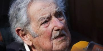 El expresidente de Uruguay, José Mujica, afirma que el cáncer se le expandió al hígado y que está muriendo.