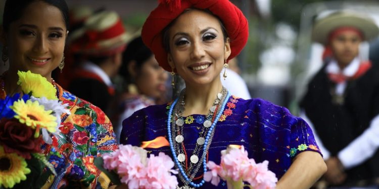 Certamen buscar que las mujeres artistas rindan homenaje a otras mujeres atistas.