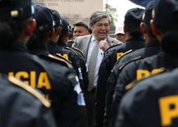 Ministro de Gobernación externa agradecimiento a fuerzas policiales este 1 de enero de 2025. / Foto: Mingob.